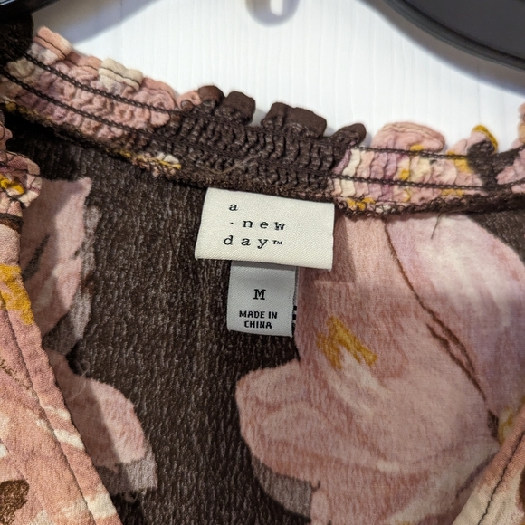 New Day. Top. 194 - Picture 3 of 4